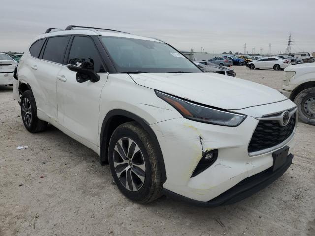 5TDGZRAH5MS514359 - 2021 TOYOTA HIGHLANDER XLE WHITE photo 4