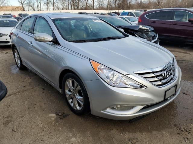 5NPEC4AC4BH307657 - 2011 HYUNDAI SONATA SE SILVER photo 4