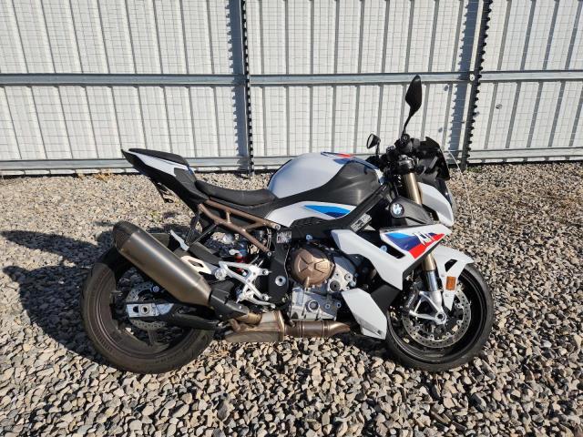 WB10E5305N6E90627 - 2022 BMW S1000RR R WHITE photo 1