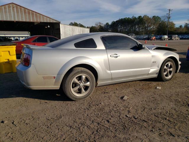 1ZVFT82H365258122 - 2006 FORD MUSTANG GT SILVER photo 3