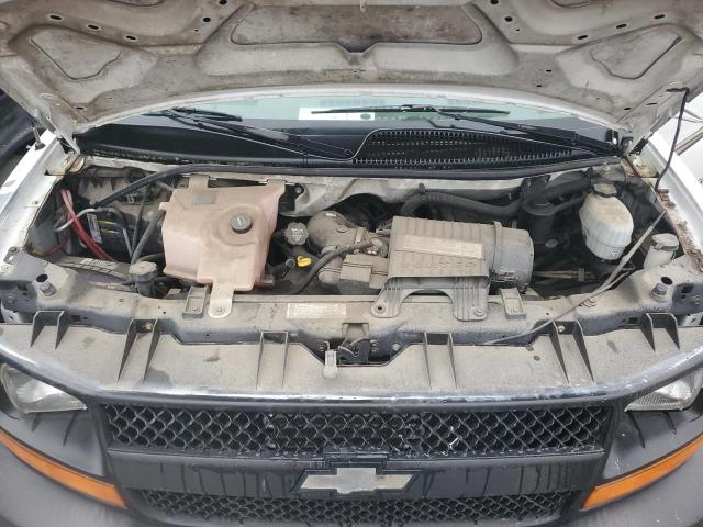 1GBHG31U361115524 - 2006 CHEVROLET EXPRESS G3 WHITE photo 11