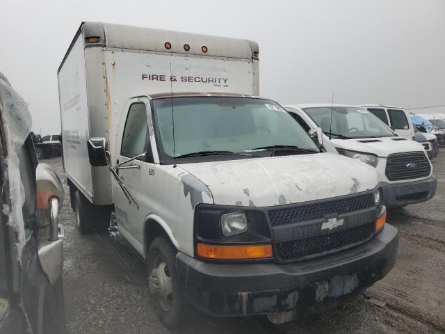 1GBHG31U361115524 - 2006 CHEVROLET EXPRESS G3 WHITE photo 4