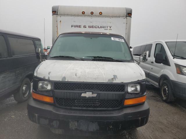 1GBHG31U361115524 - 2006 CHEVROLET EXPRESS G3 WHITE photo 5