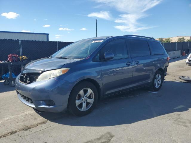 2017 TOYOTA SIENNA LE, 