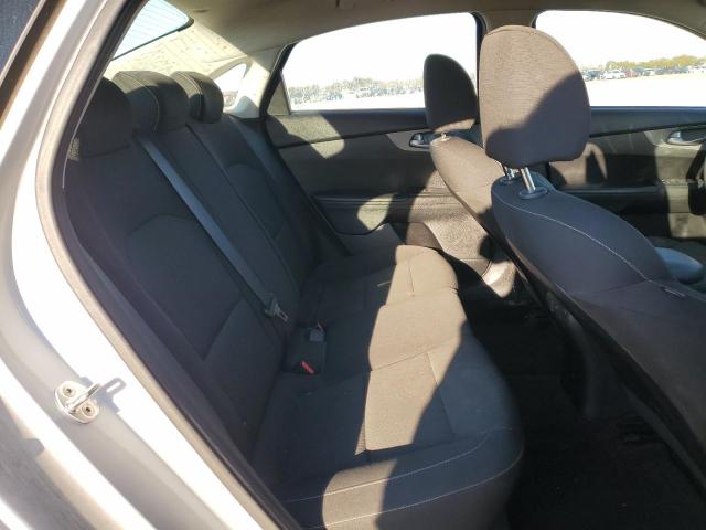 3KPF24AD8KE108129 - 2019 KIA FORTE FE Argent photo 11