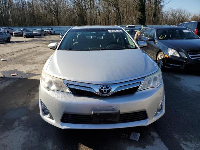 4T1BK1FK4EU549438 - 2014 TOYOTA CAMRY SE SILVER photo 5