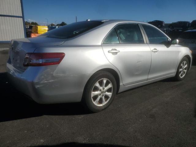 4T4BF3EK1AR057502 - 2010 TOYOTA CAMRY BASE Argent photo 3