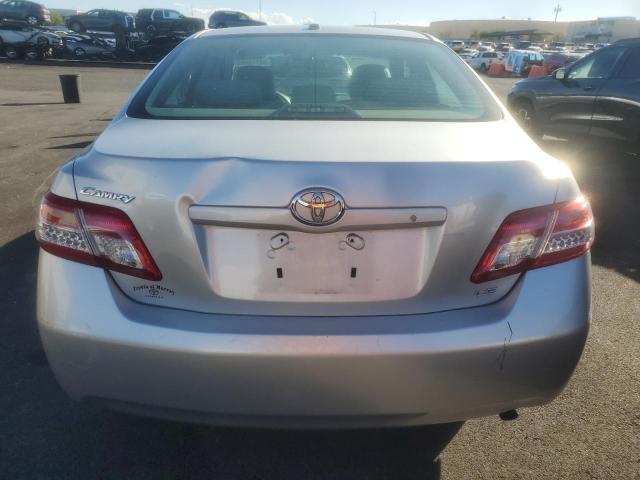 4T4BF3EK1AR057502 - 2010 TOYOTA CAMRY BASE Argent photo 6