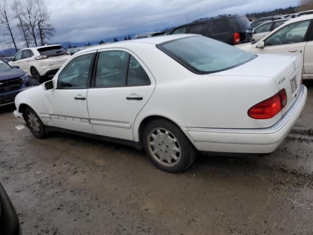 WDBJF65H2XA763970 - 1999 MERCEDES-BENZ E 320 WHITE photo 2