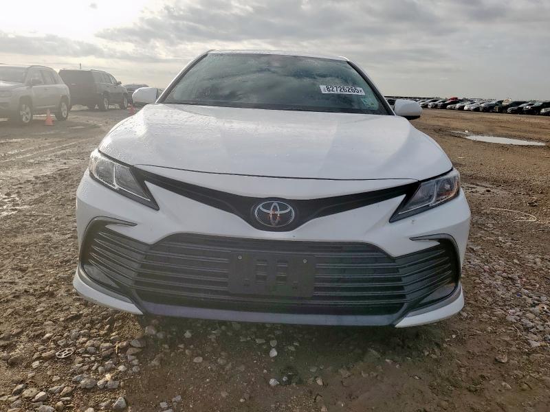 4T1C11AK5PU163886 - 2023 TOYOTA CAMRY LE Biały zdjęcie 5