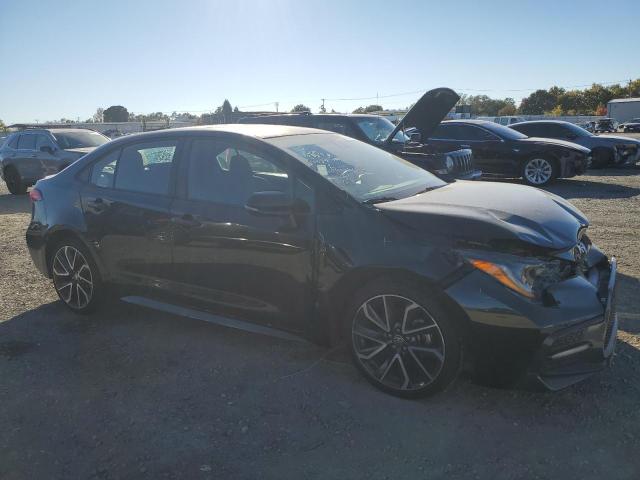 5YFP4RCE2LP048737 - 2020 TOYOTA COROLLA SE أسود صورة 4