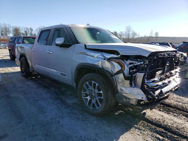 5TFMA5ECXNX010306 - 2022 TOYOTA TUNDRA CREWMAX PLATINUM Silber Foto 4