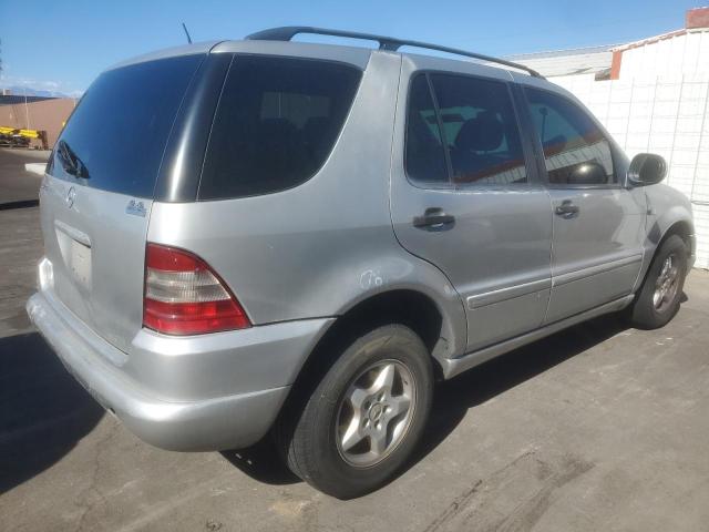 4JGAB54EX1A250354 - 2001 MERCEDES-BENZ ML 320 银色 照片 3