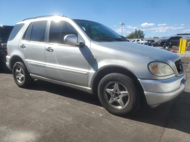 4JGAB54EX1A250354 - 2001 MERCEDES-BENZ ML 320 银色 照片 4