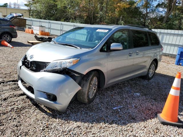 2017 TOYOTA SIENNA XLE, 