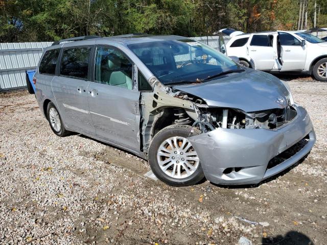 5TDYZ3DC4HS842623 - 2017 TOYOTA SIENNA XLE SILVER photo 4
