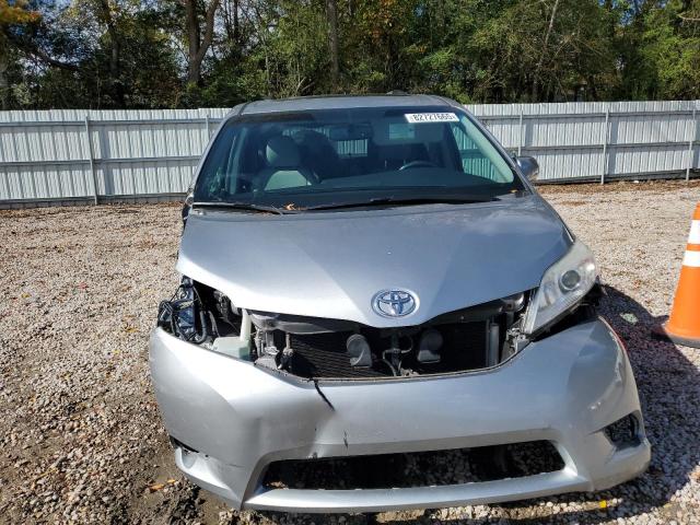 5TDYZ3DC4HS842623 - 2017 TOYOTA SIENNA XLE SILVER photo 5