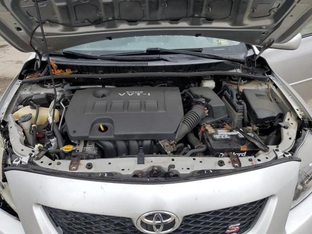 1NXBU4EE8AZ359899 - 2010 TOYOTA COROLLA BASE فضي صورة 11
