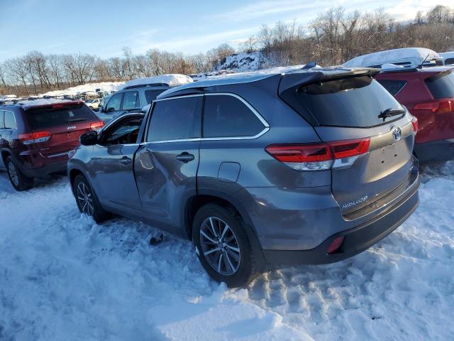 5TDJZRFH8KS604990 - 2019 TOYOTA HIGHLANDER SE GRAY photo 2