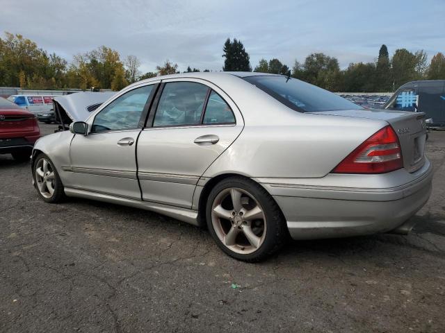 WDBRF64J65F560345 - 2005 MERCEDES-BENZ C 320 银色 照片 2