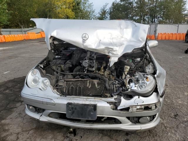 WDBRF64J65F560345 - 2005 MERCEDES-BENZ C 320 银色 照片 5