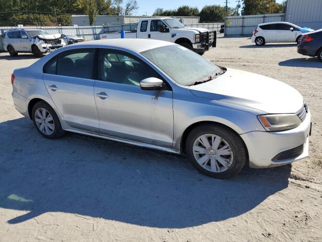 3VWBX7AJ3DM446776 - 2013 VOLKSWAGEN JETTA SE Մոխրագույն լուսանկար 4