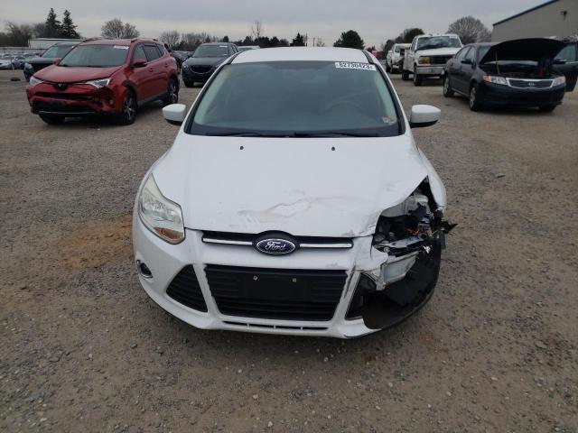 1FAHP3F26CL447790 - 2012 FORD FOCUS SE WHITE photo 5