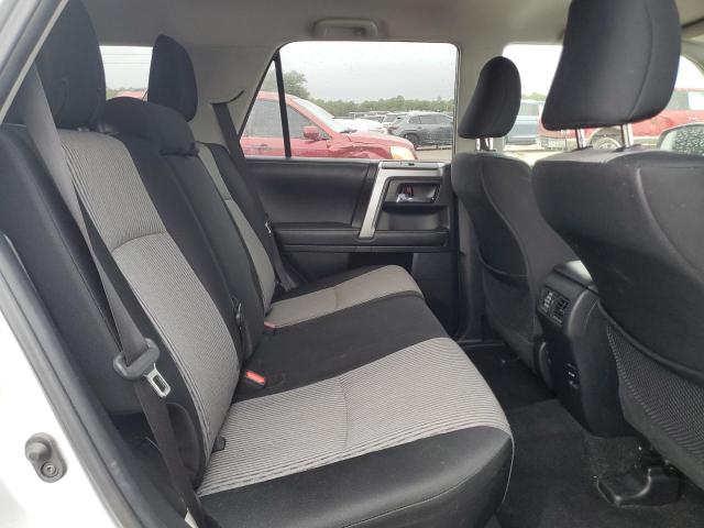 JTEBU5JRXJ5561104 - 2018 TOYOTA 4RUNNER SR5/SR5 PREMIUM SILVER photo 11