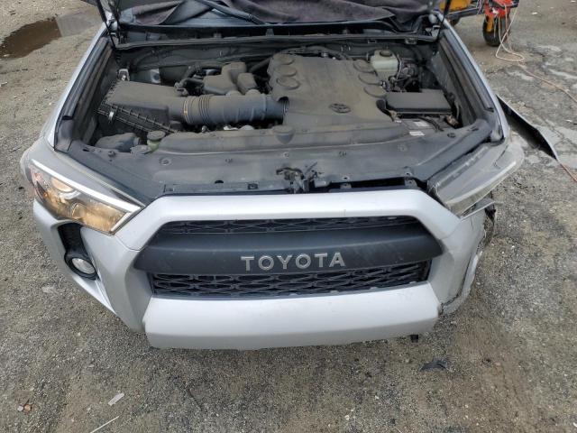JTEBU5JRXJ5561104 - 2018 TOYOTA 4RUNNER SR5/SR5 PREMIUM SILVER photo 12