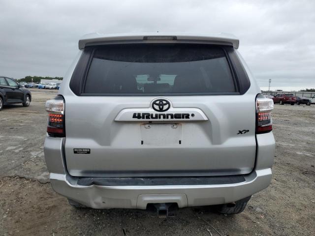JTEBU5JRXJ5561104 - 2018 TOYOTA 4RUNNER SR5/SR5 PREMIUM SILVER photo 6