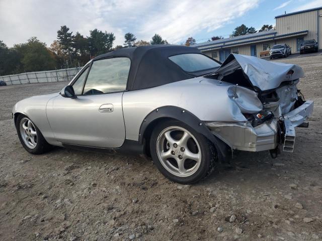 JM1NB353320233376 - 2002 MAZDA MX-5 MIATA BASE SILVER photo 2