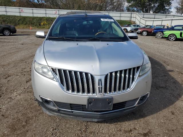 2LMDJ8JK0DBL01840 - 2013 LINCOLN MKX ვერცხლისფერი ფოტო 5