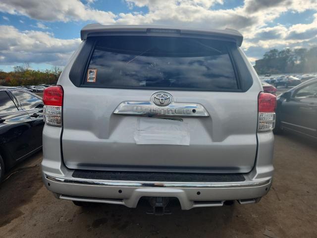 JTEBU5JR6B5036509 - 2011 TOYOTA 4RUNNER SR5 Gümüş fotoğraf 6