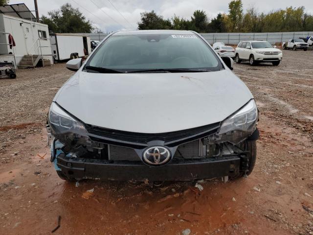 5YFBURHE0JP799304 - 2018 TOYOTA COROLLA L ვერცხლისფერი ფოტო 5