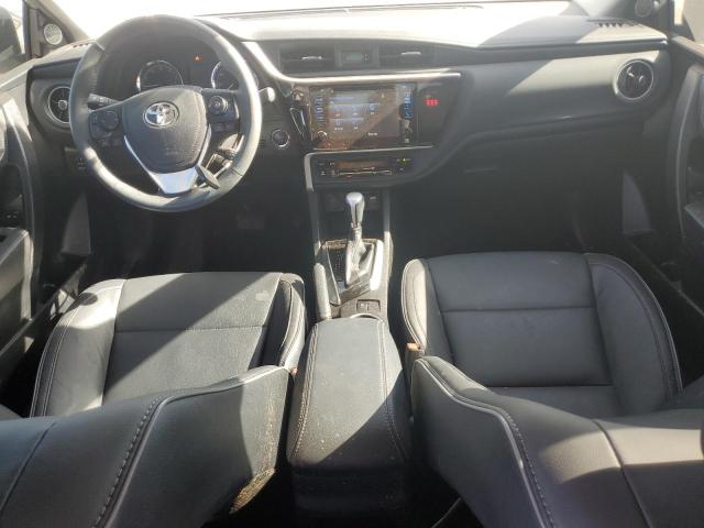 5YFBURHE0JP799304 - 2018 TOYOTA COROLLA L ვერცხლისფერი ფოტო 8