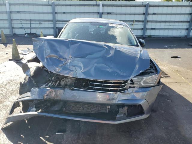 1VWBA7A32JC024711 - 2018 VOLKSWAGEN PASSAT SE GRAY photo 5
