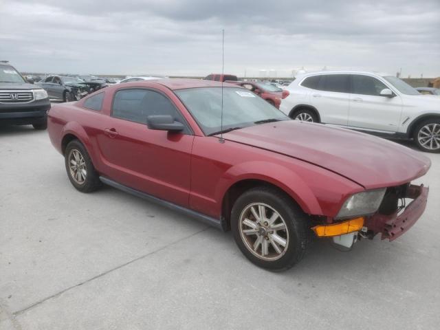 1ZVFT80N855137688 - 2005 FORD MUSTANG RED photo 4