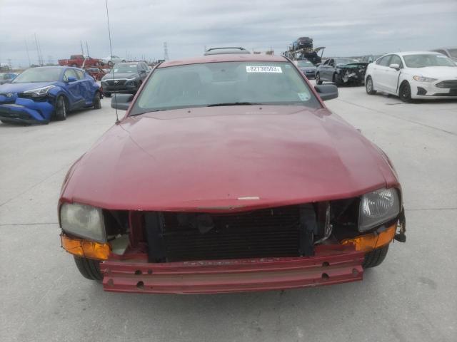 1ZVFT80N855137688 - 2005 FORD MUSTANG RED photo 5