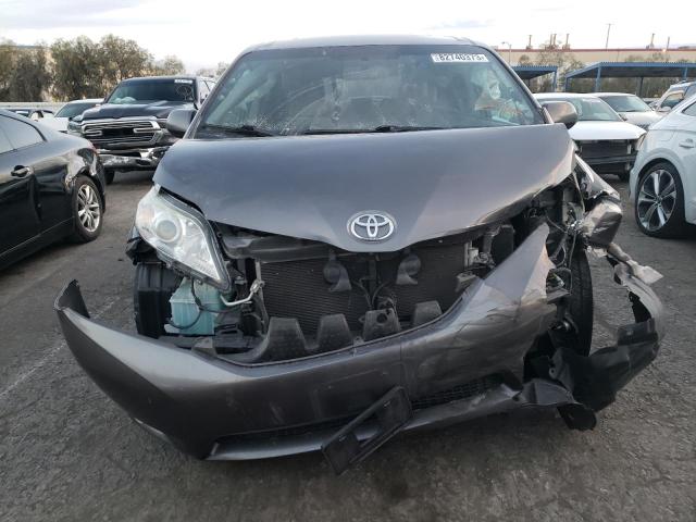 5TDKZ3DC7HS840595 - 2017 TOYOTA SIENNA LE SILVER photo 5