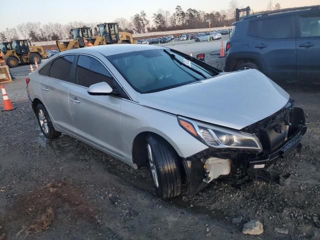 5NPE24AF4HH564873 - 2017 HYUNDAI SONATA SE SILVER photo 4