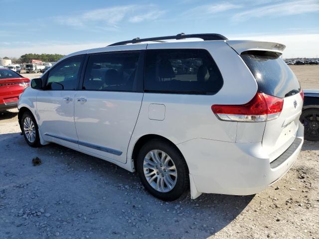 5TDYK3DC5ES448046 - 2014 TOYOTA SIENNA XLE WHITE photo 2