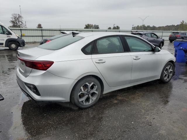3KPF24AD7KE114049 - 2019 KIA FORTE FE Argent photo 3
