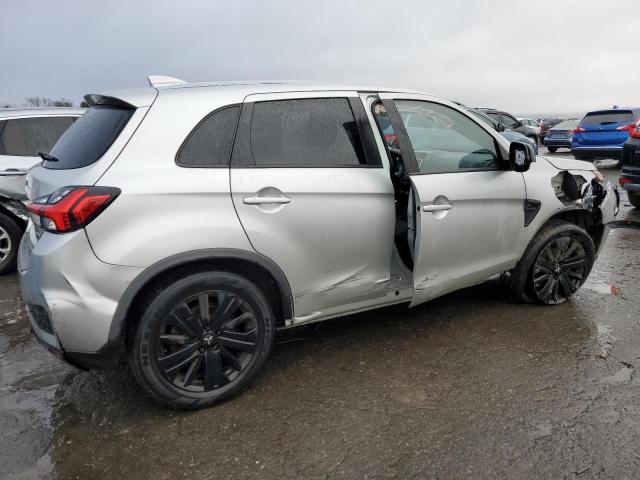 JA4APUAU4NU016463 - 2022 MITSUBISHI OUTLANDER ES SILVER photo 3