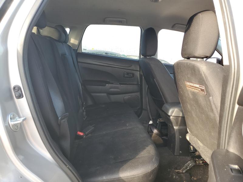 4A4AP3AUXFE007299 - 2015 MITSUBISHI OUTLANDER ES SILVER photo 11