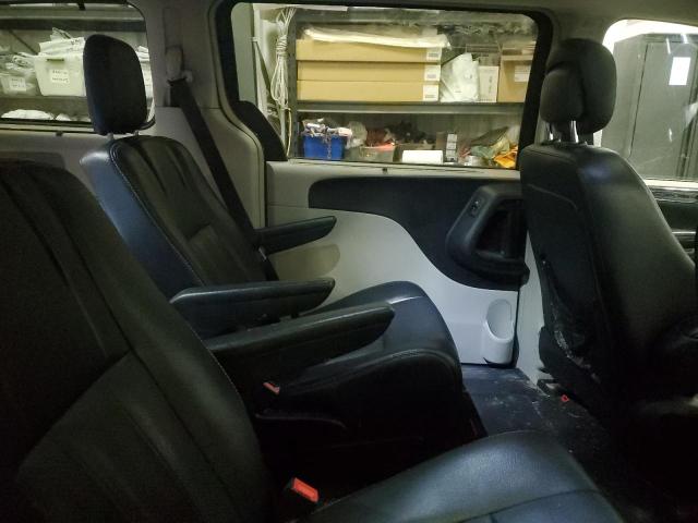 2C4RC1CGXGR285688 - 2016 CHRYSLER TOWN & COU TOURING L BLACK photo 11