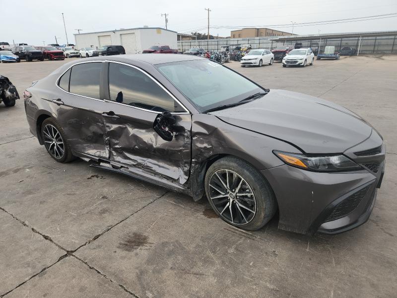4T1T11AK3PU802895 - 2023 TOYOTA CAMRY SE NIGHT SHADE GRAY photo 4