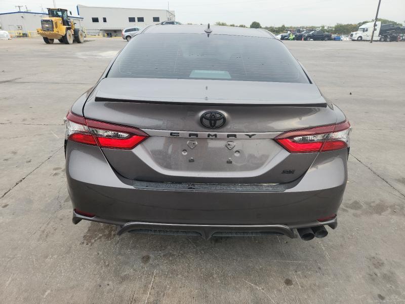 4T1T11AK3PU802895 - 2023 TOYOTA CAMRY SE NIGHT SHADE GRAY photo 6