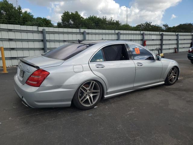 WDDNG8GB4AA334329 - 2010 MERCEDES-BENZ S 550 4MATIC SILVER photo 3