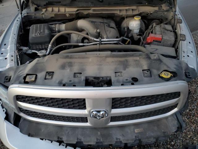 1C6RR7FT0JS309584 - 2018 RAM 1500 ST Silber Foto 11