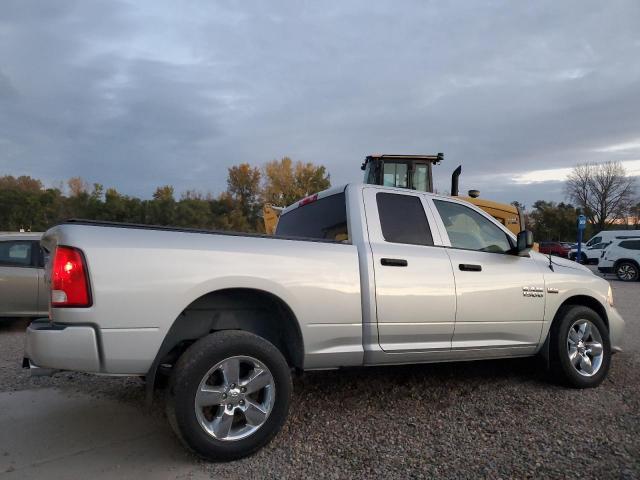1C6RR7FT0JS309584 - 2018 RAM 1500 ST Silber Foto 3